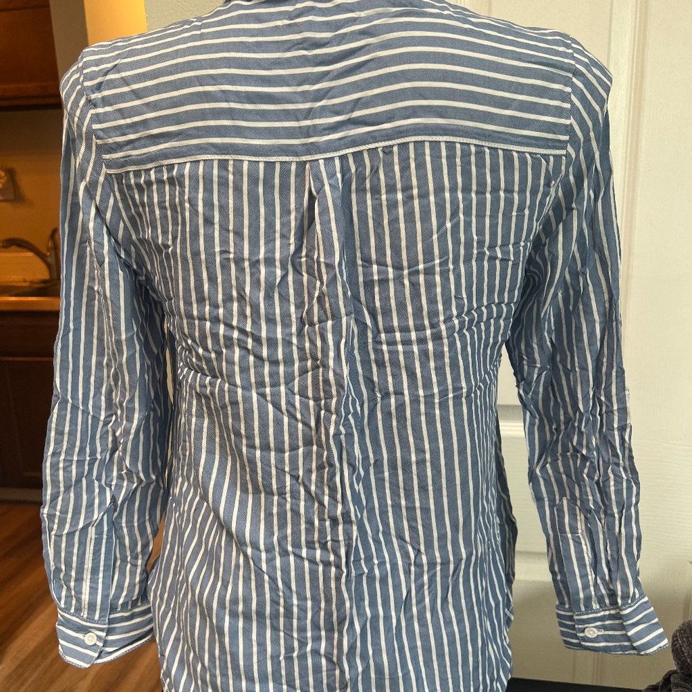 BeachLunchLounge Sun Shirt - Picture 4 of 5